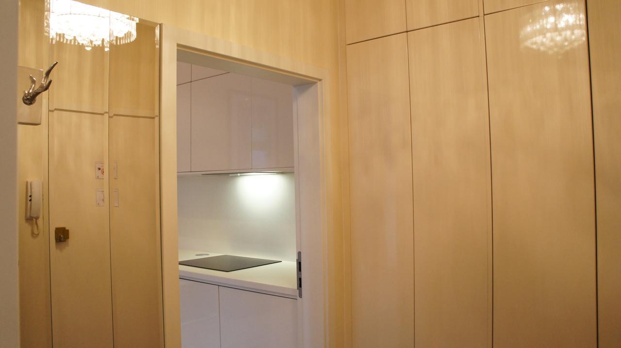 Ahometorent White *