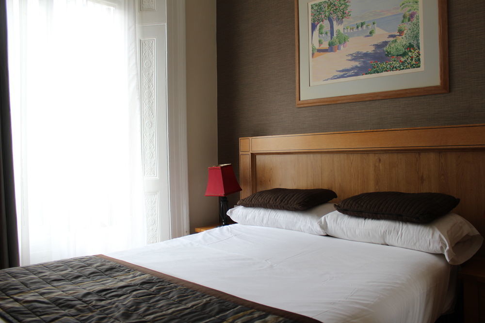 Huttons Hotel, Victoria Hotel