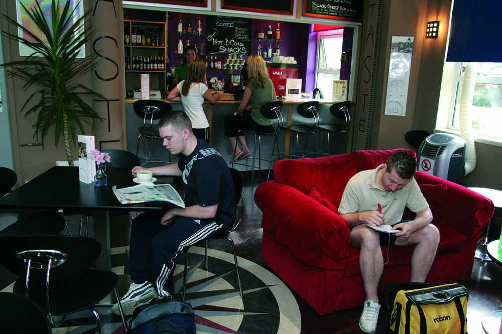 Yha Thameside London