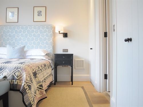 Library 4* London