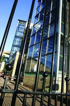 Yha Thameside Hostel *