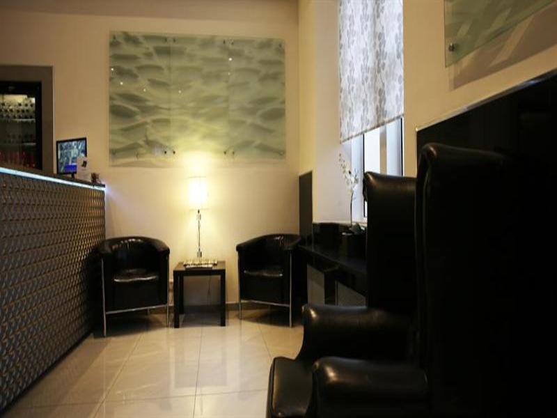 Huttons Hotel, Victoria Hotel 3*