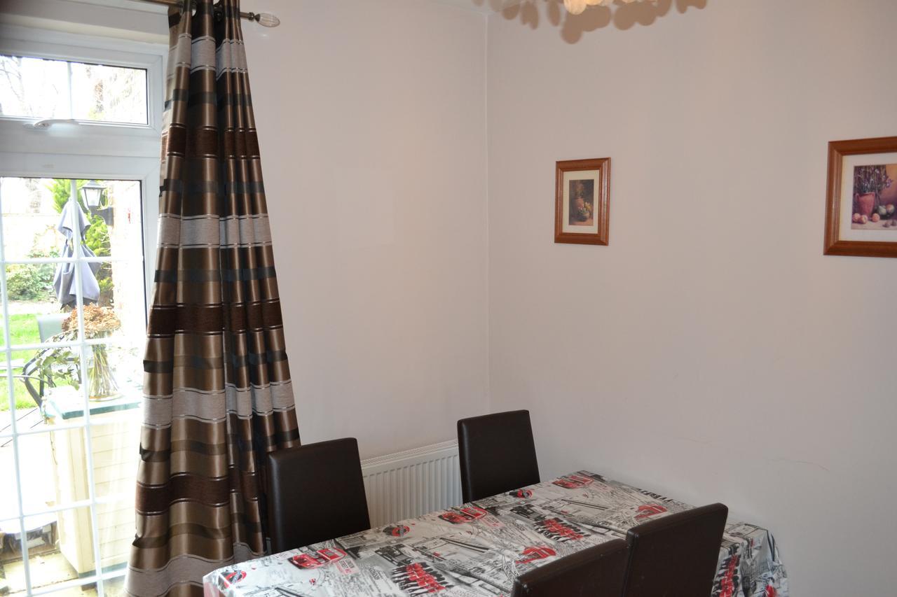 2 Bedroom House -ealing Hébergement de vacances *