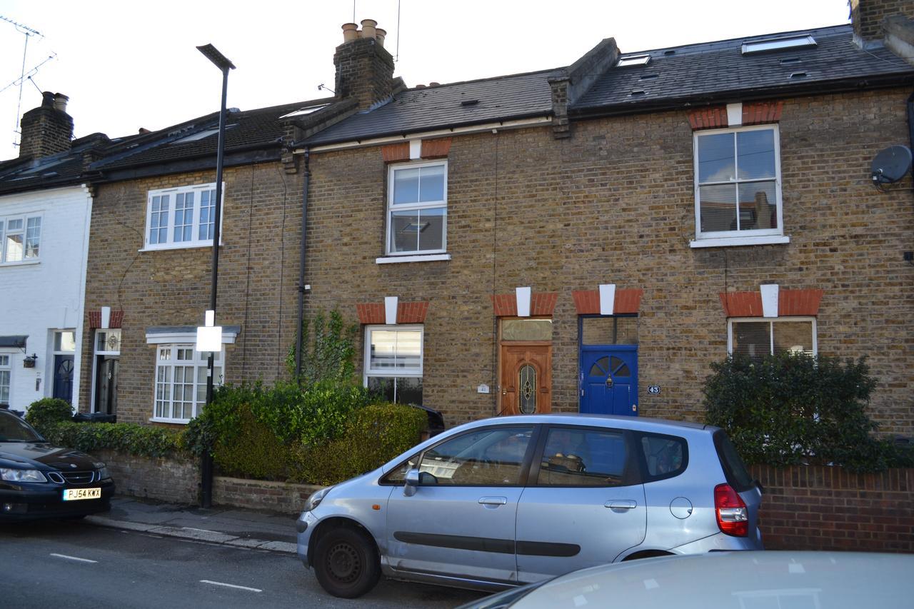 2 Bedroom House -ealing Hébergement de vacances Londres