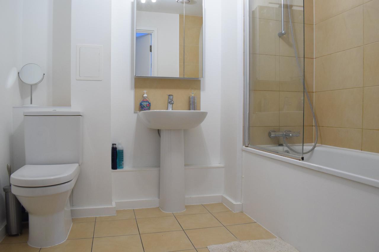 1 Bedroom Flat In Lewisham With A Balcony View Of The Shard * Londres