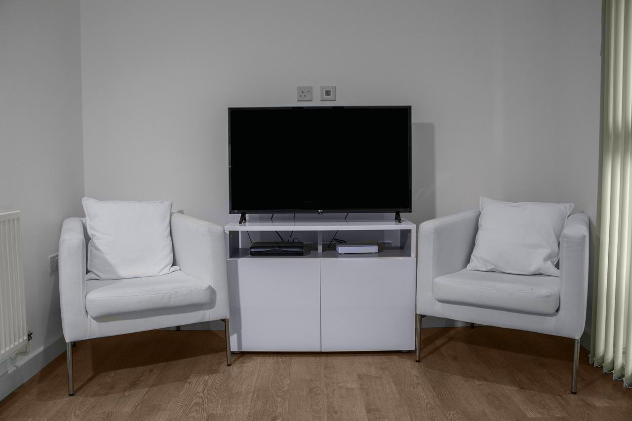 West Side -brentford, Apartment London