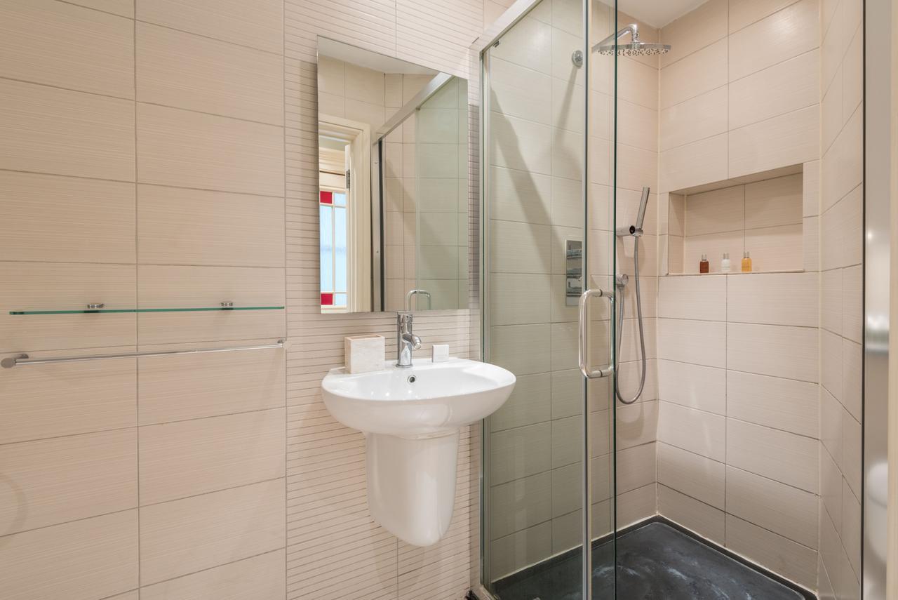 Lovely Chelsea Near The Thames By Underthedoormat Apartamento Londres