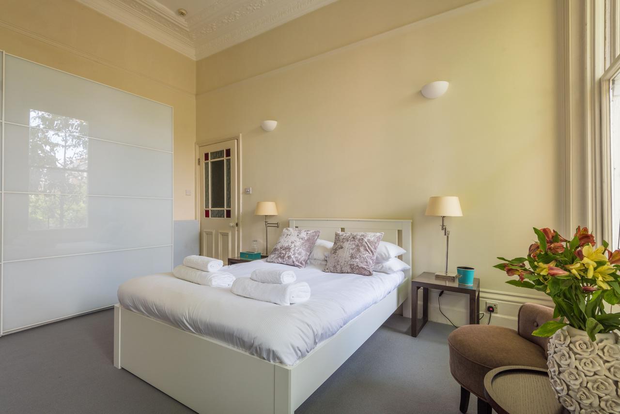 Lovely Chelsea Near The Thames By Underthedoormat Apartamento