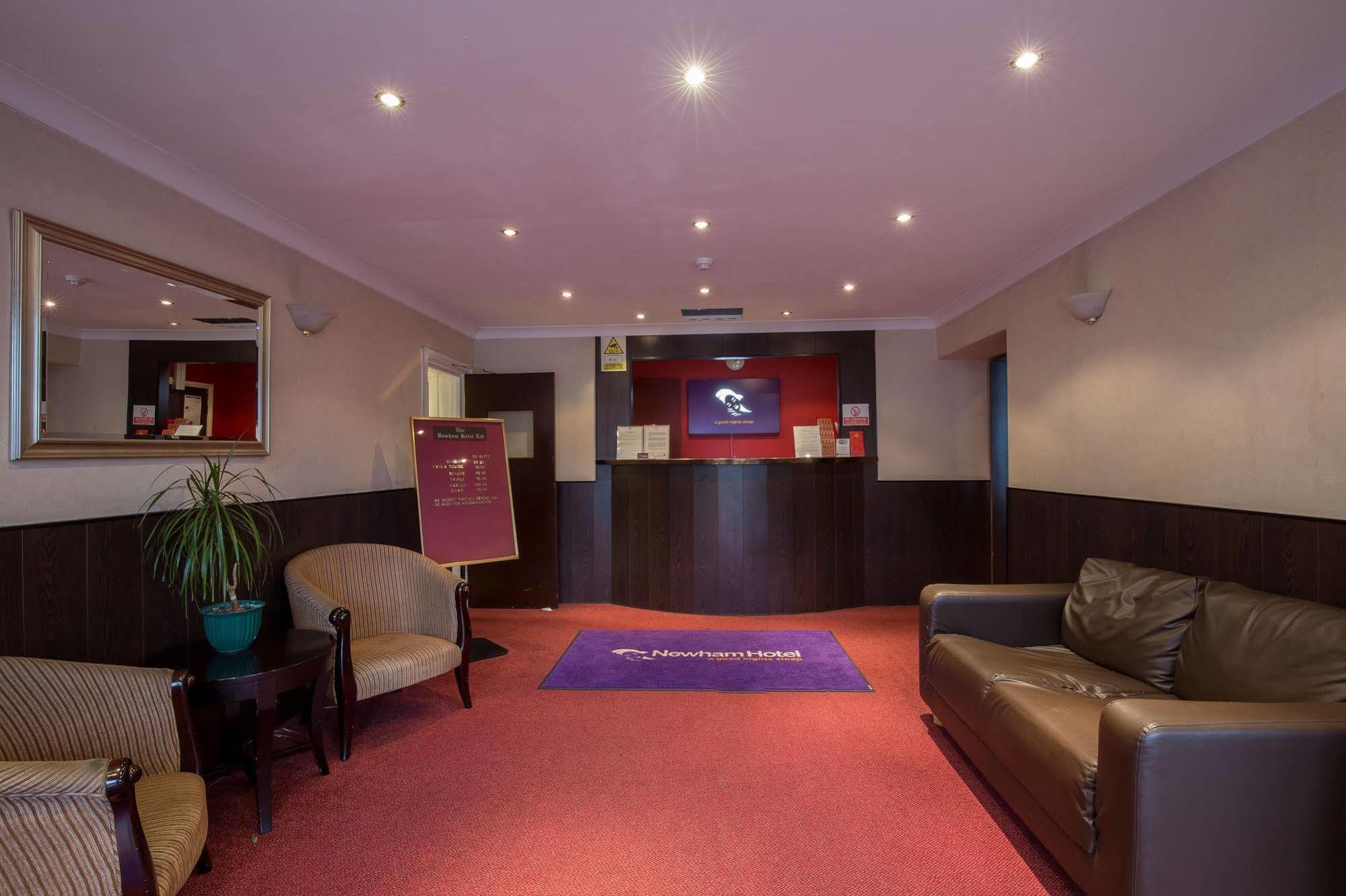 Newham Hotel 2*