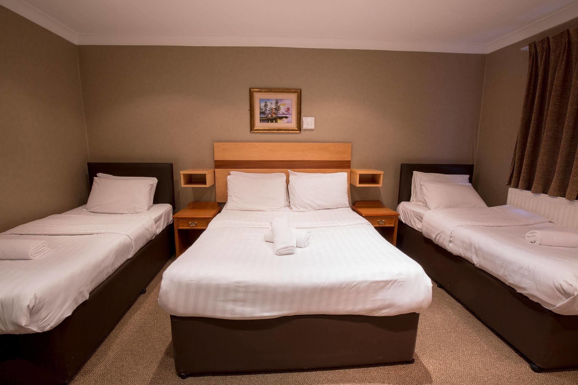Newham Hotel 2*