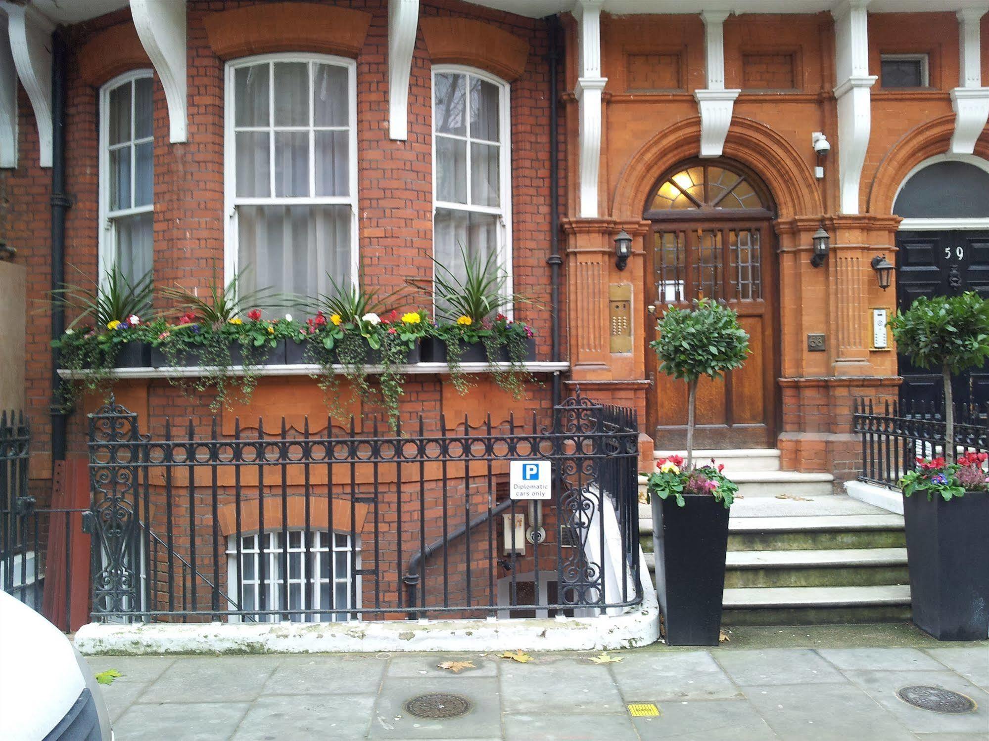 Kensingtoncourt Apart-hotel 3*