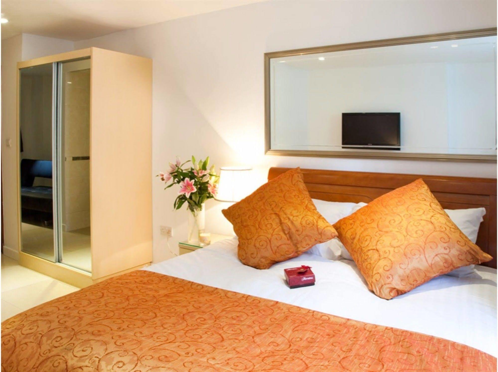 Russell Square 3*