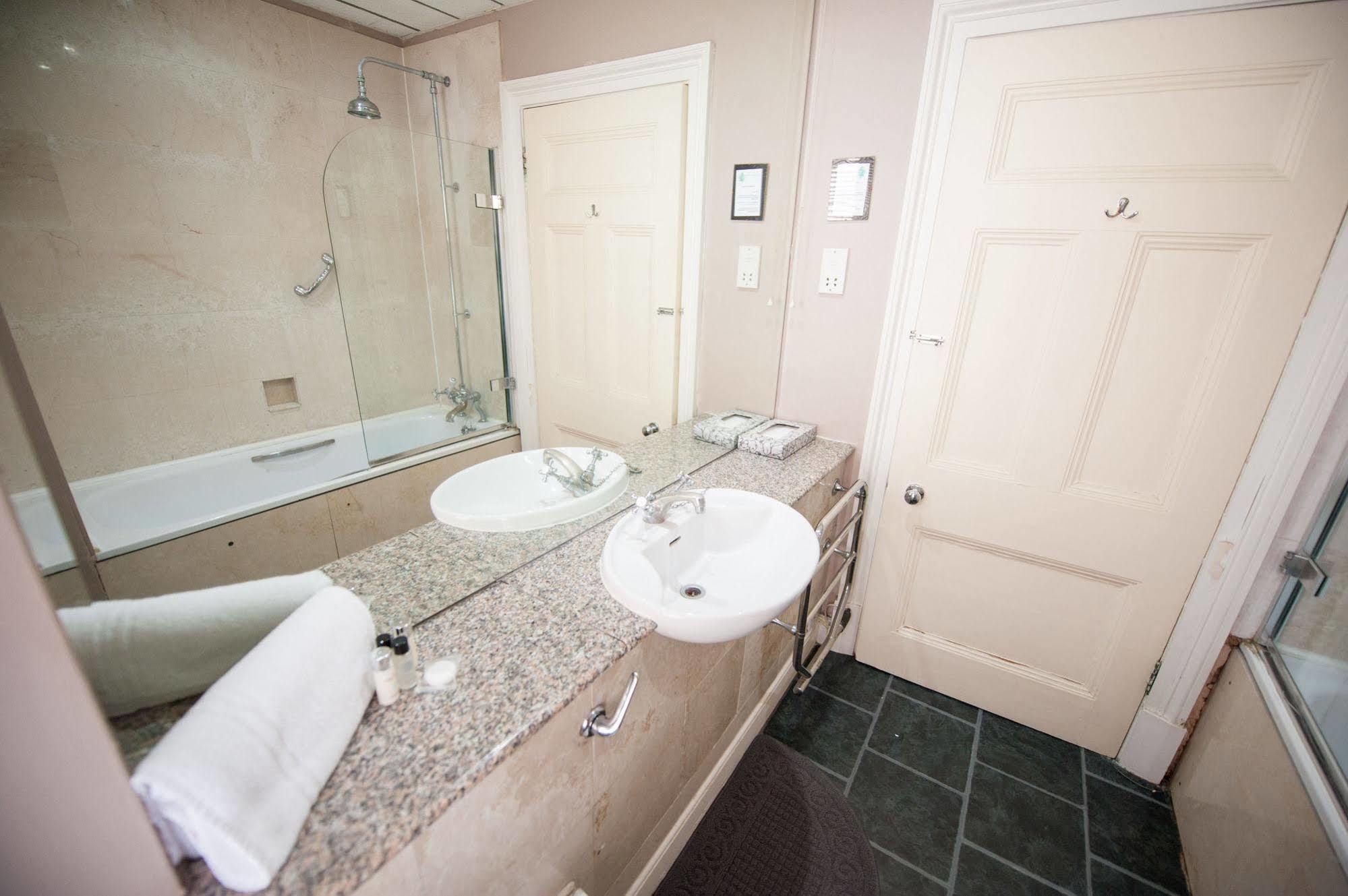 Knightsbridge Hotel