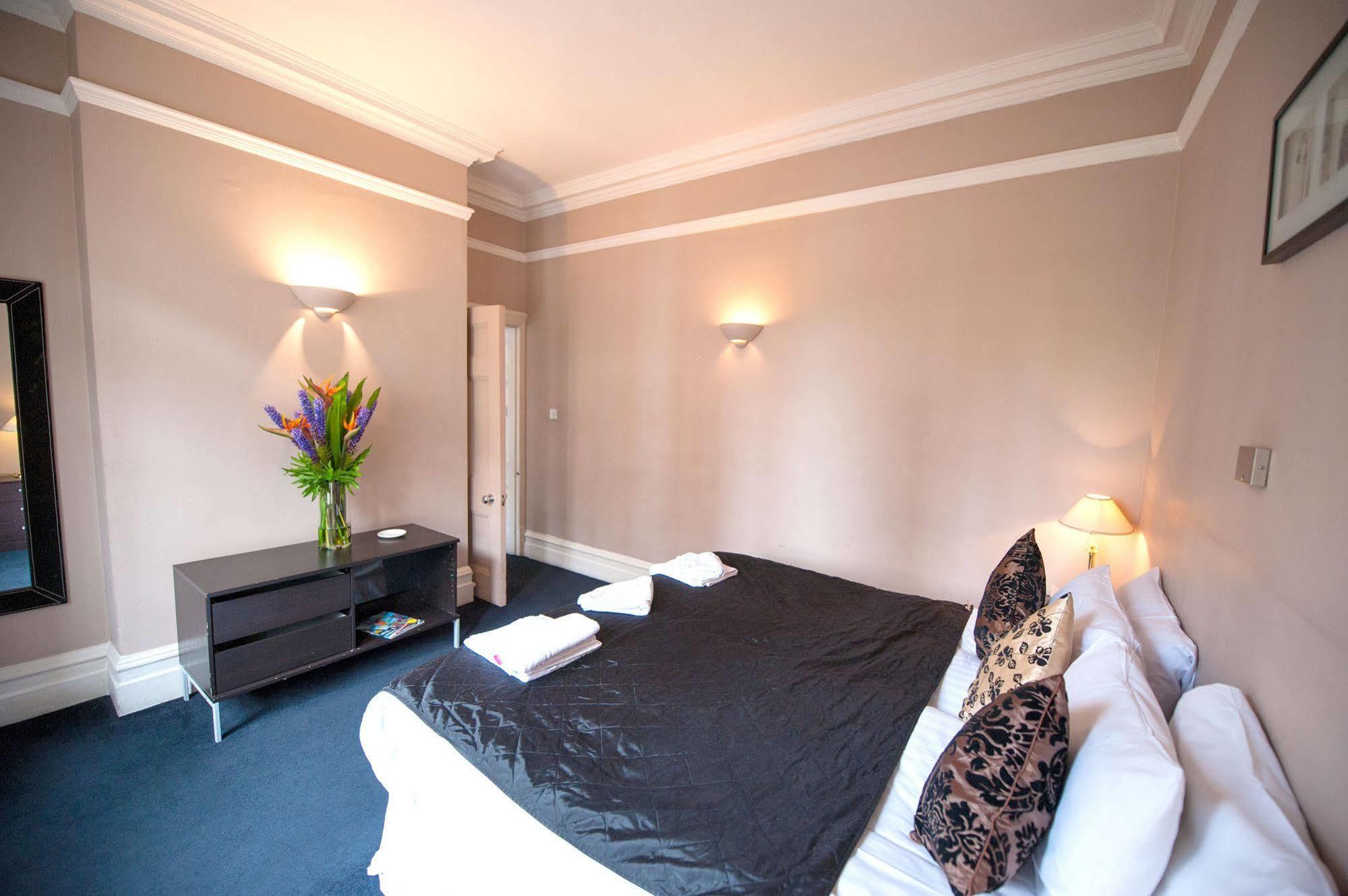Hotel Knightsbridge 4*