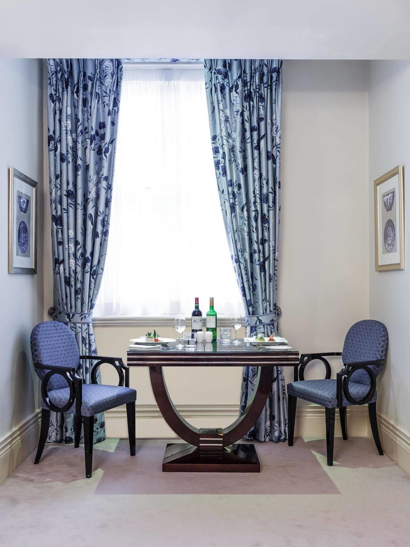 The By The Sloane Club * Londen