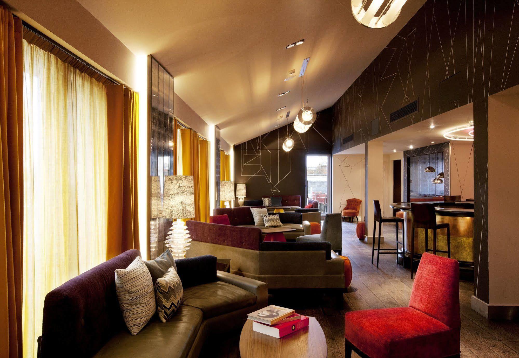 H Club Hotel