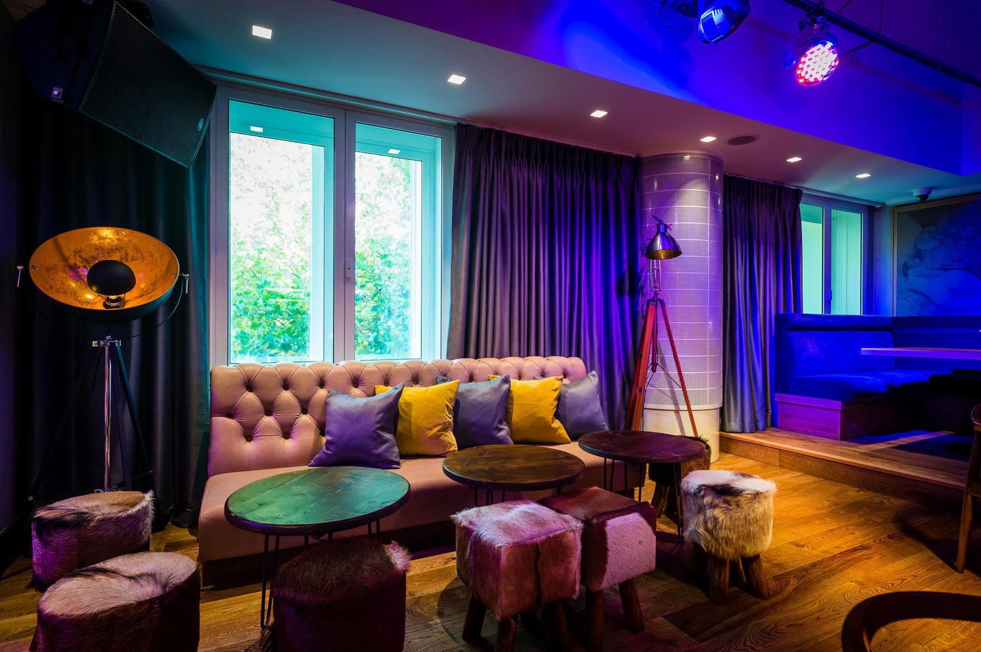 H Club Hotel