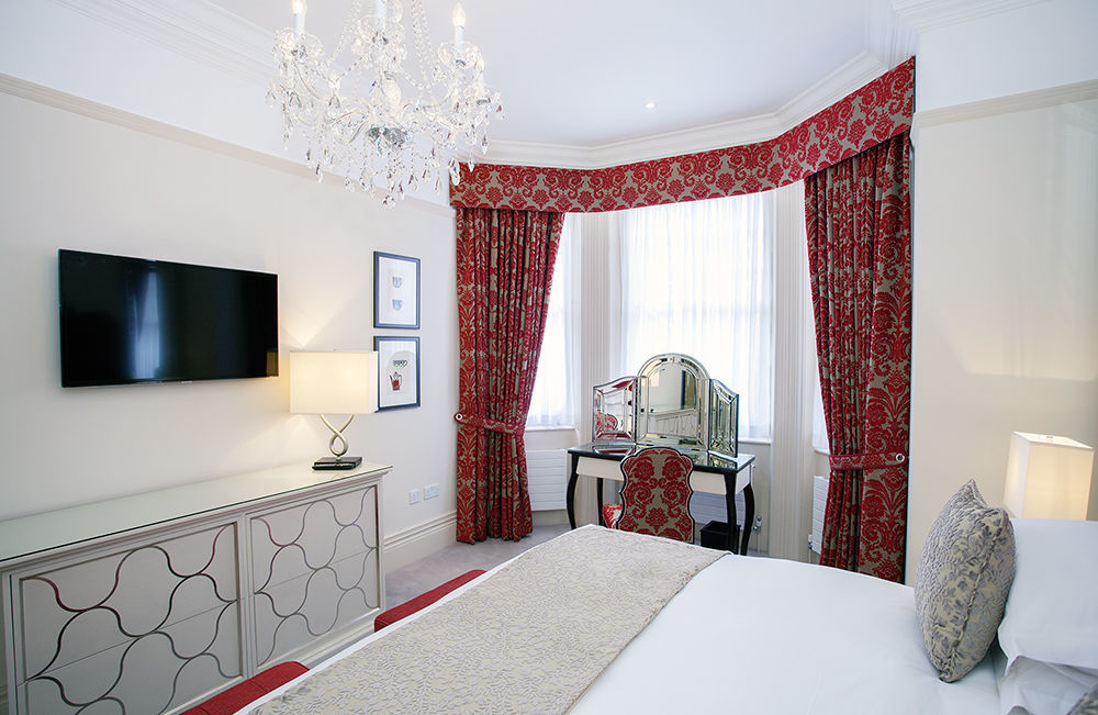 The By The Sloane Club * Londen