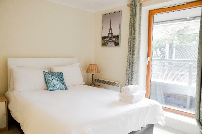 Oyo 139 Meridian Place 2 Bed Hotel Londres