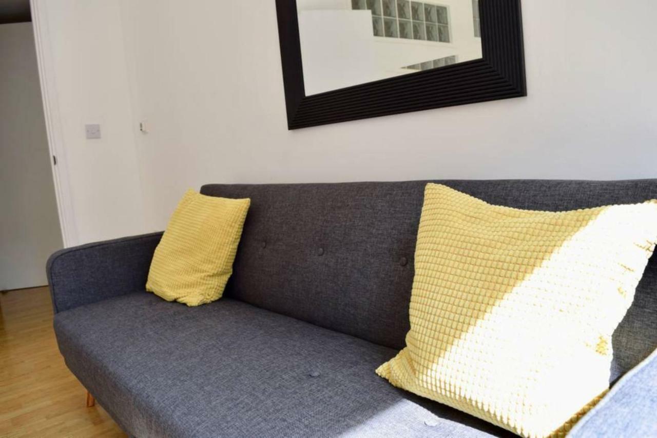 Modern 1 Bedroom Flat In Canary Wharf * London
