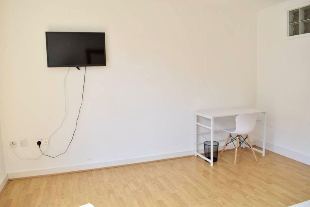 Modern 1 Bedroom Flat In Canary Wharf Apartment *