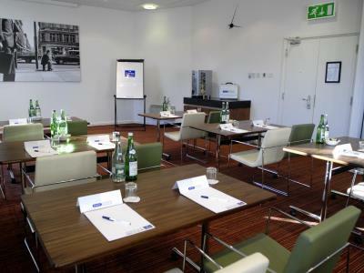 Express City, An Ihg Londres