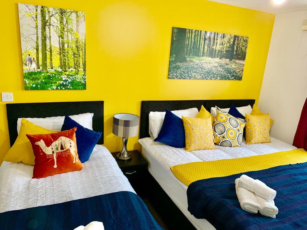 Apartamento 2 Bedrooms Modern Apartment, Lounge, Full Kitchen, Balcony, 5 Minutes Stratford Station *
