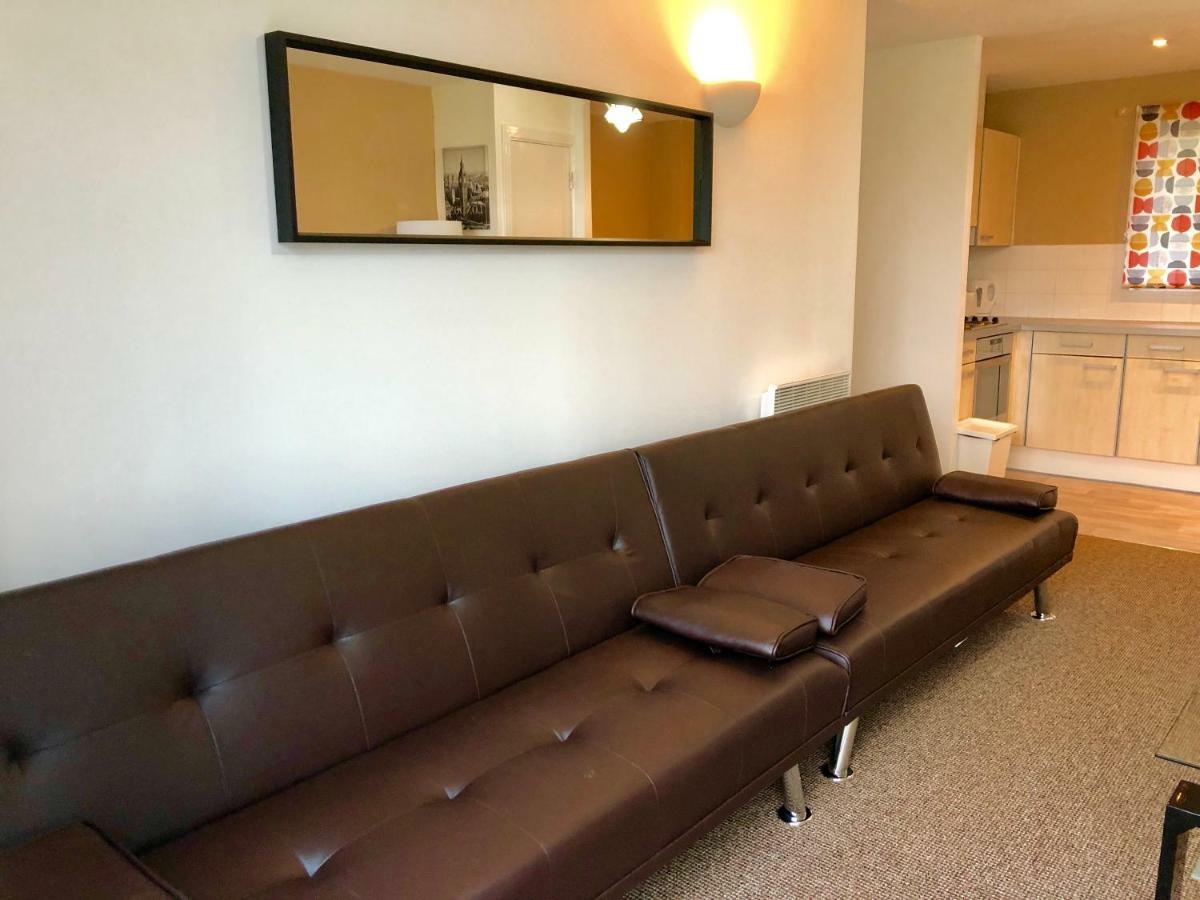 Apartamento 2 Bedrooms Modern Apartment, Lounge, Full Kitchen, Balcony, 5 Minutes Stratford Station Londres