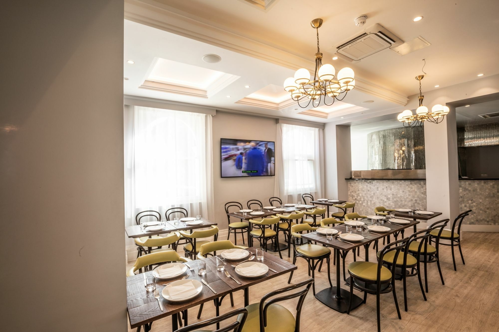 Western Queens Crystal Palace Hotel 3*