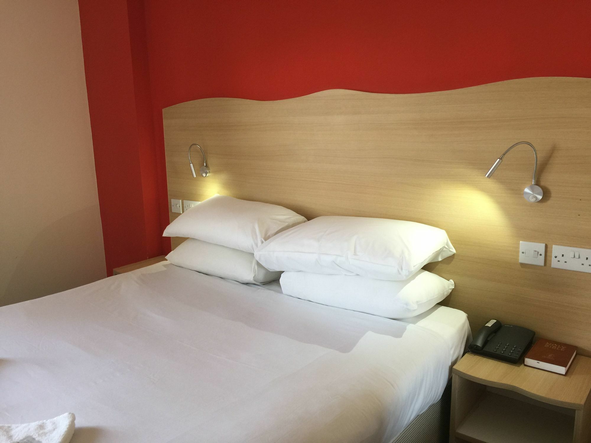 Western Queens Crystal Palace 3* London