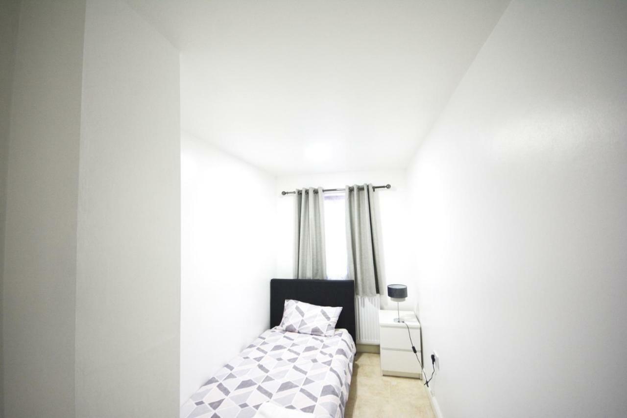 Zone 2 Three Bedroom Apartment London