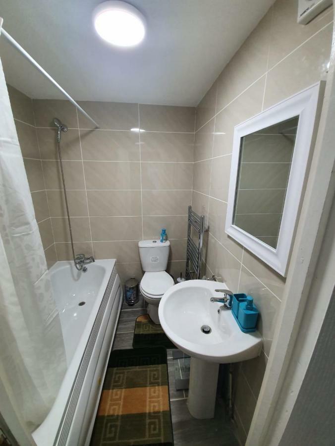 Apartment Zone 2 Three Bedroom London
