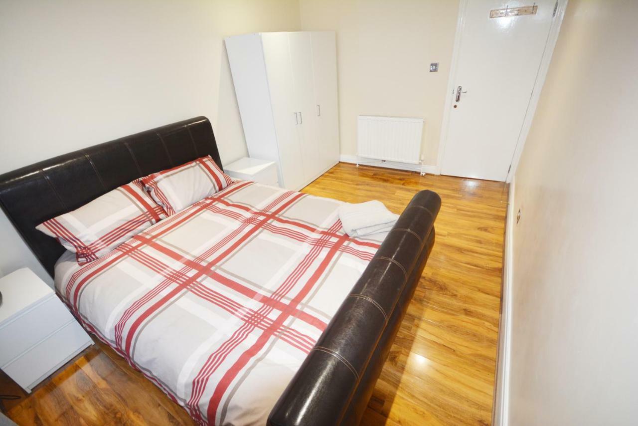 Apartment Zone 2 Three Bedroom London