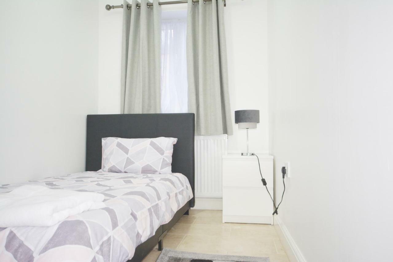 Zone 2 Three Bedroom * London