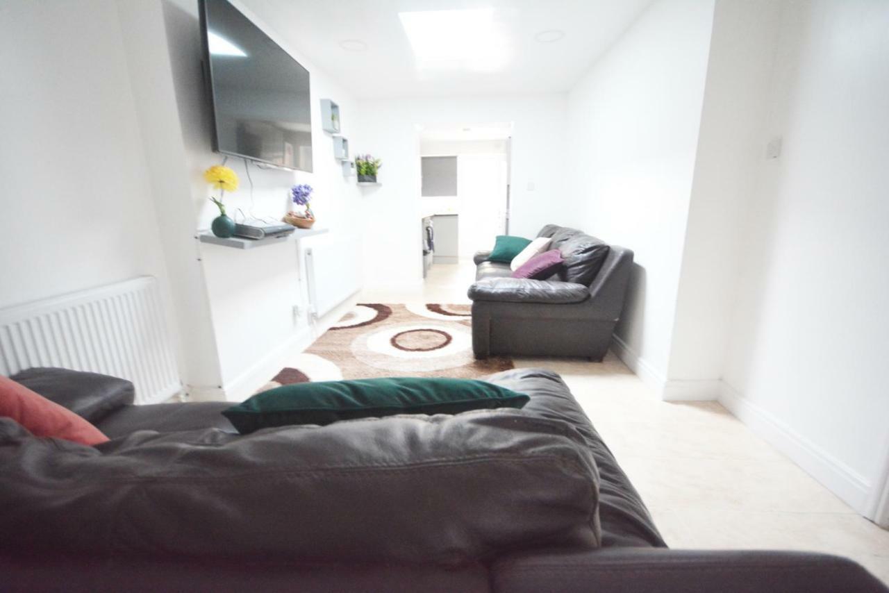 Apartment Zone 2 Three Bedroom London