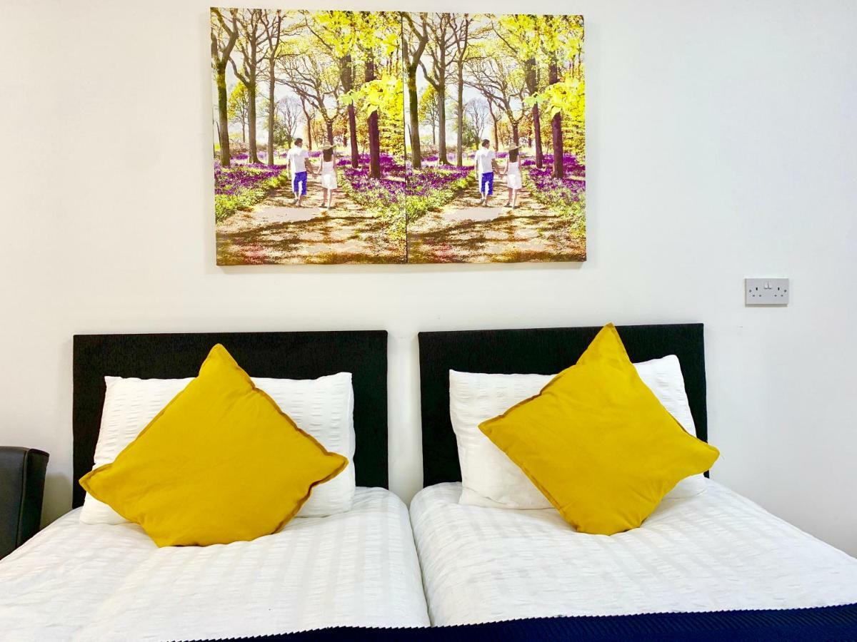 3 Bedrooms, 3 Baths, Spacious Lounge, Full Kitchen, Garden, Ground Floor, Free Parking * Londres