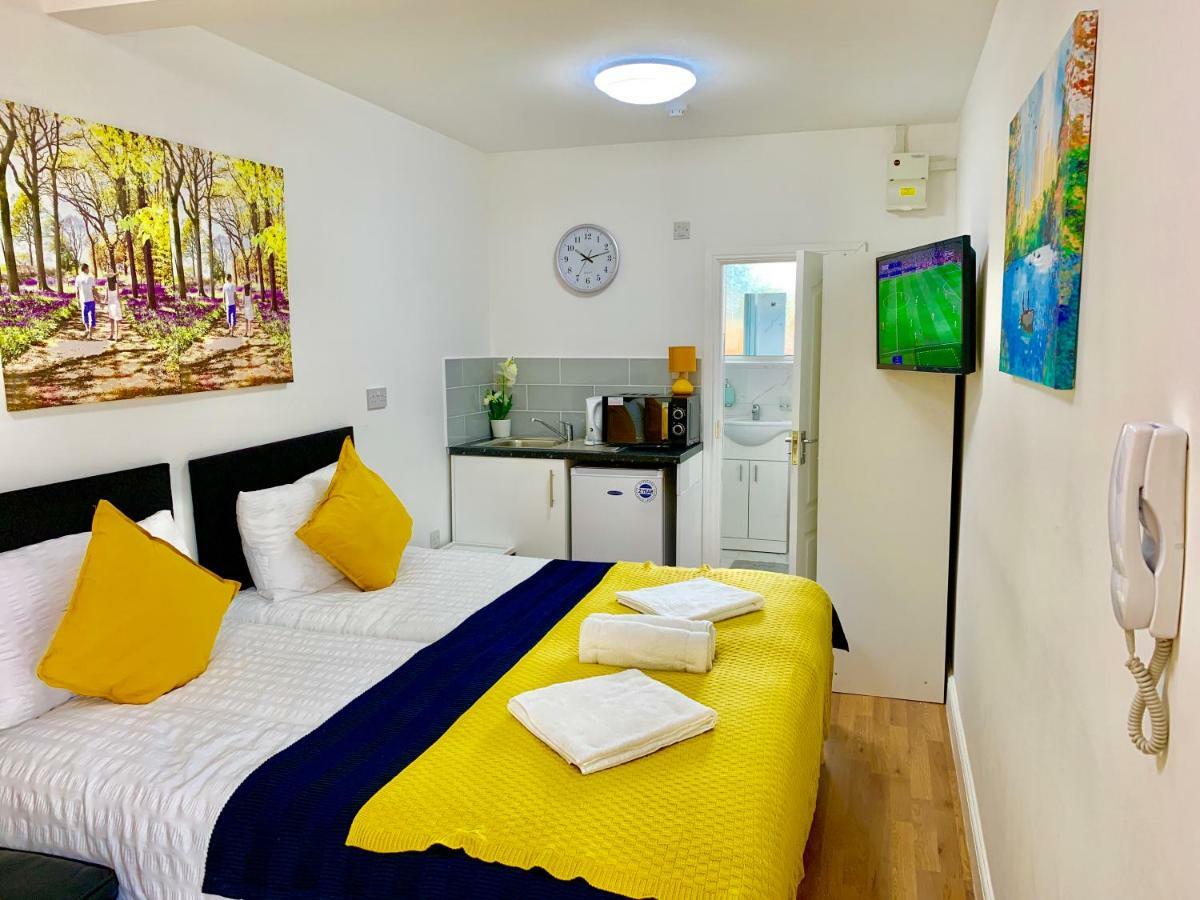 3 Bedrooms, 3 Baths, Spacious Lounge, Full Kitchen, Garden, Ground Floor, Free Parking * Londres