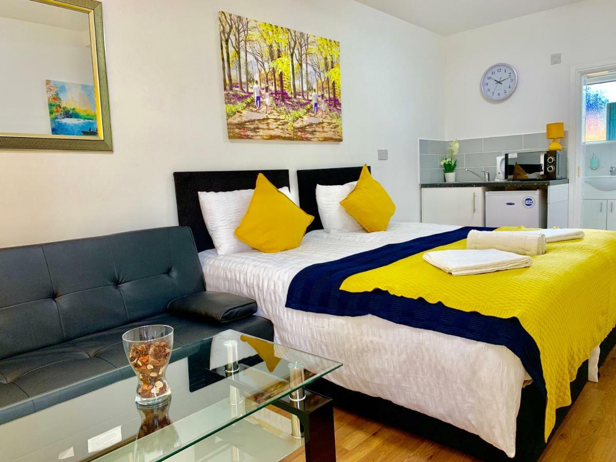 3 Bedrooms, 3 Baths, Spacious Lounge, Full Kitchen, Garden, Ground Floor, Free Parking Londres