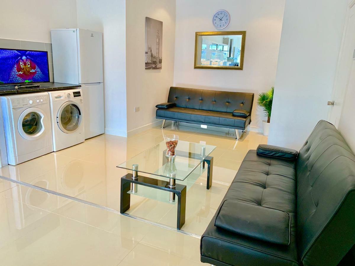 3 Bedrooms, 3 Baths, Spacious Lounge, Full Kitchen, Garden, Ground Floor, Free Parking Londres