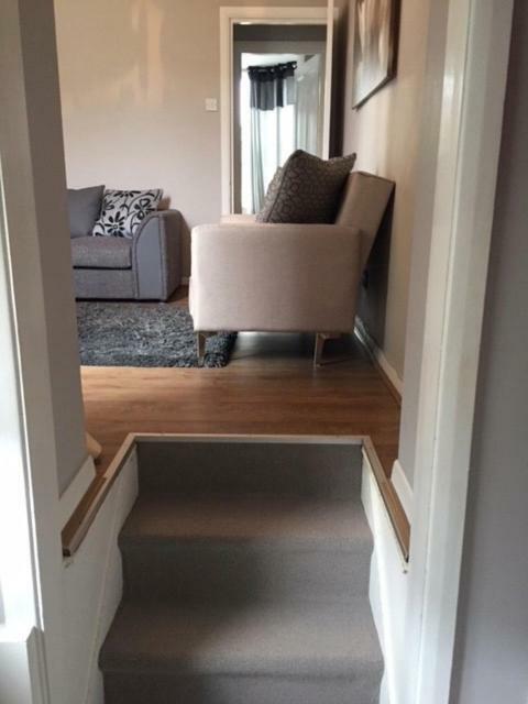 Perfect 2 Bedroom Flat Shepherds Bush W12 * Londres