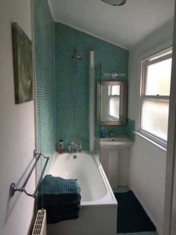 Perfect 2 Bedroom Flat Shepherds Bush W12 Londres