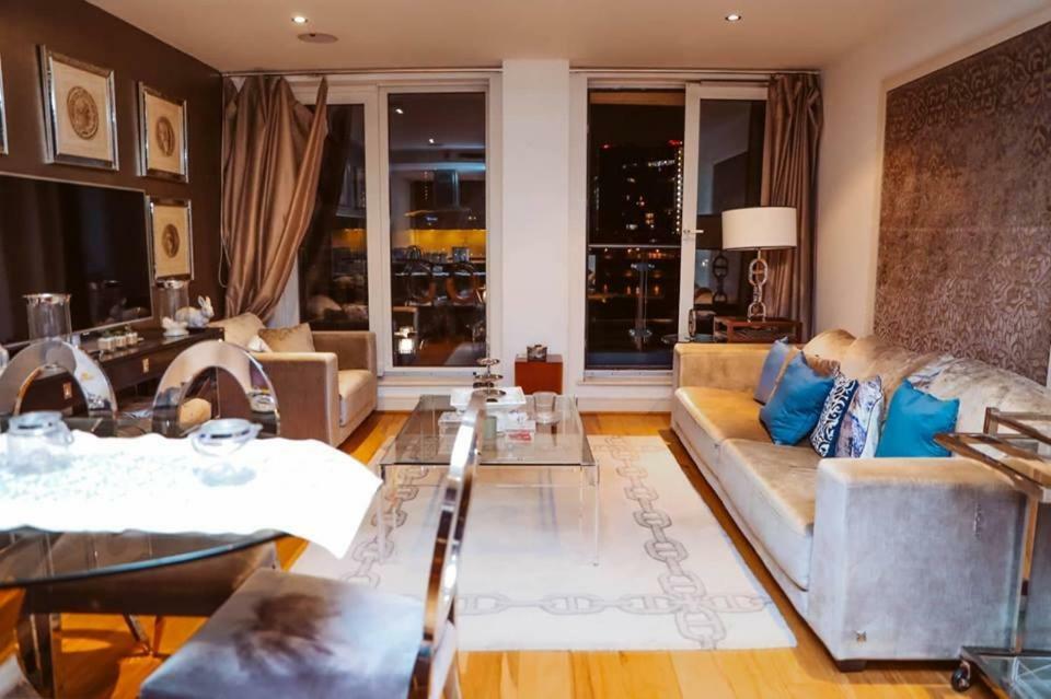 Mahogany House, Imperial Wharf * Londres