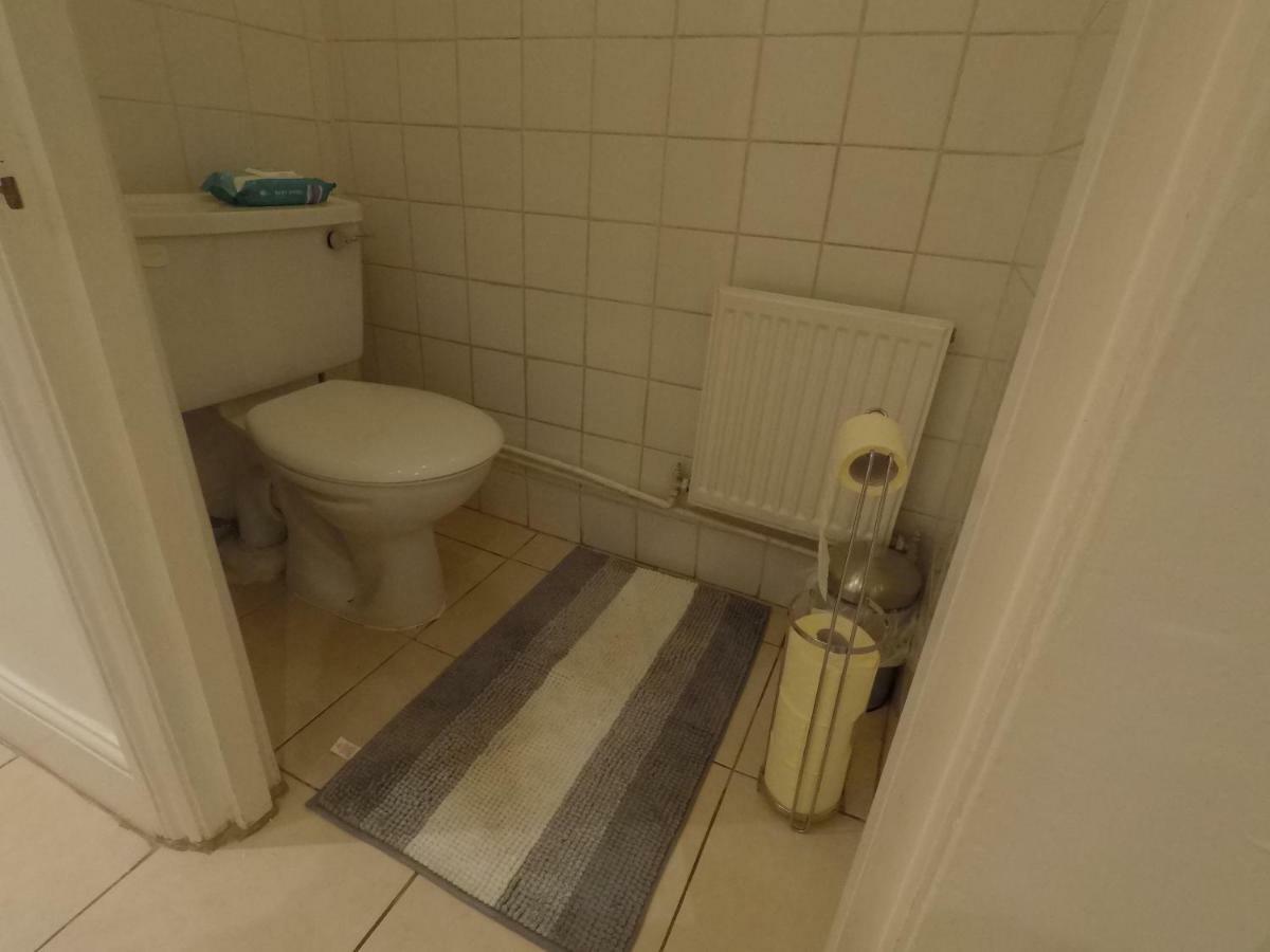 Huge Double Near * Londres