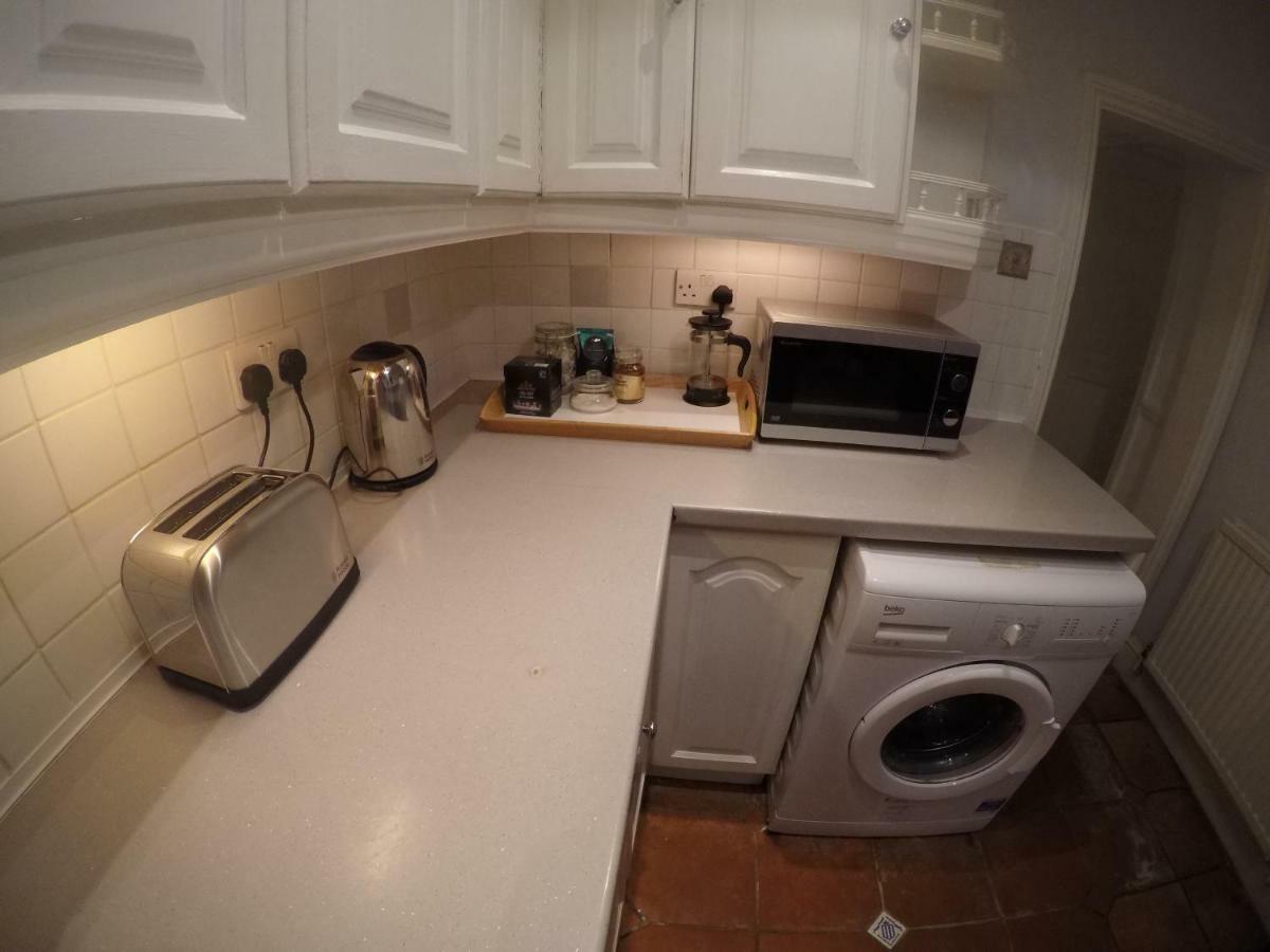 Huge Double Near * Londres
