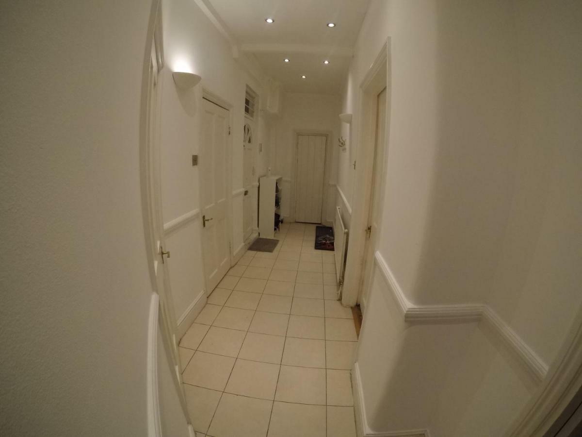 Huge Double Near * Londres