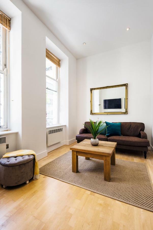 Stylish Hyde Park Apartment