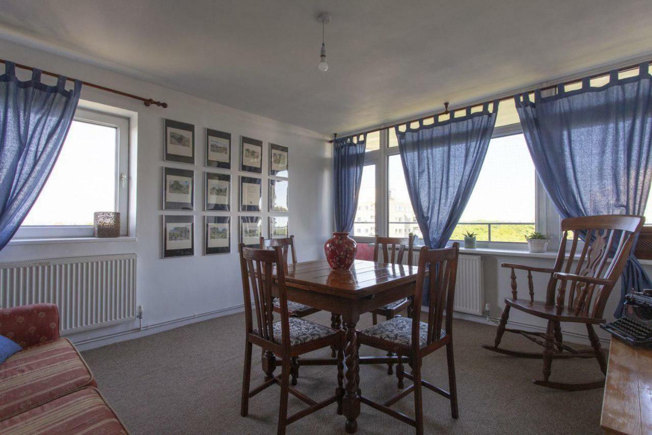 London, Putney, Roehampton Apartment *