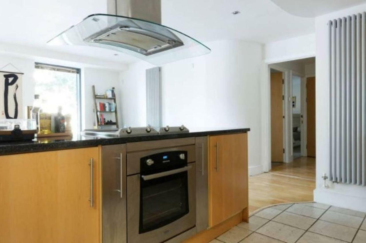 Peaceful Modern 2 Bedroom Flat With Water Views Londres