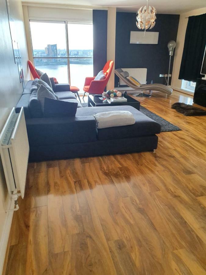 Affluent Riverside Sark Tower Appartement *