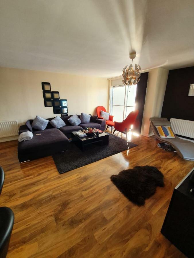 Affluent Riverside Sark Tower Appartement